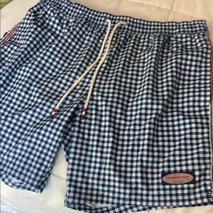 Vineyard Vines blue & white checked swim trunks. Mens medium